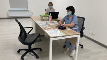 Фотография к новости: Түркістан қалалық емханасында 2050 екпе жасалды