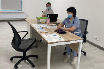 Фотография к новости: Түркістан қалалық емханасында 2050 екпе жасалды