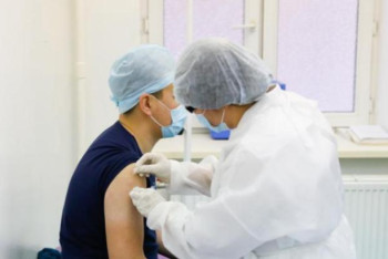 Фотография к новости: Халық екпе салдыруға белсенді түрде келіп жатыр