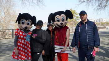 Фотография к новости: Павлодарлық студенттер Ғашықтар күніне орай қалалықтарға ﻿сыйлық жасады