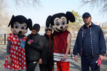 Фотография к новости: Павлодарлық студенттер Ғашықтар күніне орай қалалықтарға ﻿сыйлық жасады