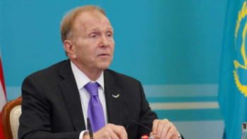 Фотография к новости: АҚШ елшісі вакцинадан кейінгі әсерімен бөлісті