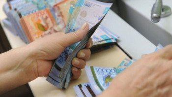 Фотография к новости: 50-60 мың алатындардың жалақысын көтермесек, әлеуметтік «жарылысқа» ұласуы мүмкін 