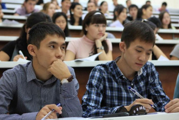 Фотография к новости: Тегін оқыған студенттер грантты қалай өтейді?