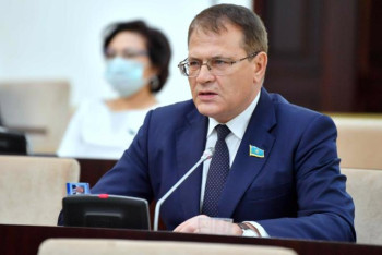 Фотография к новости: Қаражат желге ұшып жатыр. Депутат тиімсіз жұмсалып жатқан субсидиялар туралы айтты