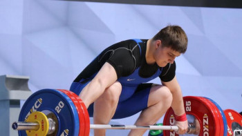 Фотография к новости: Ауыр атлет Артем Антропов Азия чемпионатының қола жүлдесін жеңіп алды