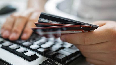 Жамбыл облысында алаяқ интернет арқылы жоқ дүкеннен киім  сатқан