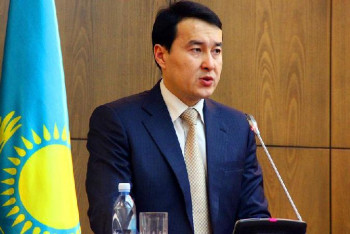 Фотография к новости: Әлихан Смайылов көлеңкелі экономика деңгейін төмендетуге не көмектесетінін айтты