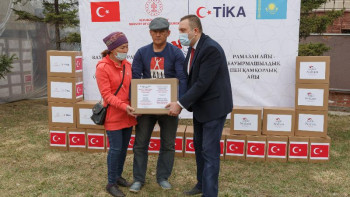 Фотография к новости: Елордада ТИКА өкілдігі мұқтаж отбасыларға азық-түлік таратты