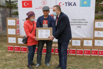 Фотография к новости: Елордада ТИКА өкілдігі мұқтаж отбасыларға азық-түлік таратты