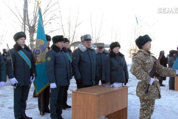 Фотография к новости: Әскерилер жағалы пальтодан «аляска» курткасына ауысады