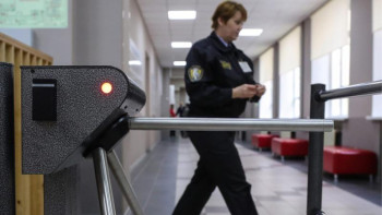 Фотография к новости: Қазандағы оқиғадан кейін депутаттар Қазақстан мектептеріндегі күзетті күшейтуді сұрады