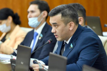 Фотография к новости: Депутат: Ұлттық қордан алынған қаражат болашақ ұрпақтың несібесін жеп қоюмен пара-пар