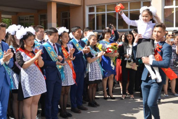 Фотография к новости: Депутаттар соңғы қоңырау мен қорытынды аттестаттау емтихандарын өткізбеуді сұрады