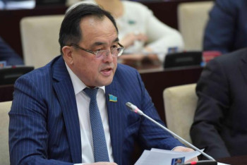 Фотография к новости: Әкімдік өзі көрсеткен ауылға жібереді. Депутат мемлекеттік бағдарламаны сынға алды