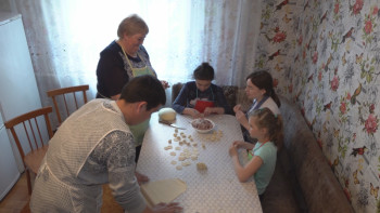 Фотография к новости: Адамның бар қызығы бала деген. Павлодарлық отбасы ағайынды 5 баланы бауырына басып, тәрбие беруде