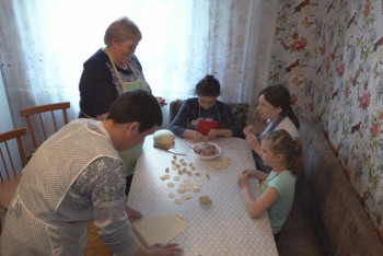 Адамның бар қызығы бала деген. Павлодарлық отбасы ағайынды 5 баланы бауырына басып, тәрбие беруде