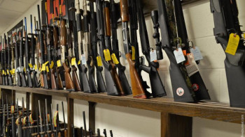 Фотография к новости: Қазақстанда қару сататын дүкендер тексеріле бастады