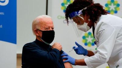 Байден АҚШ-та мақұлданған вакцинаның 20 млн дозасын өзге елдерге жібереді