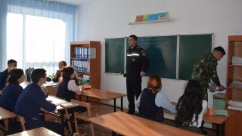 Фотография к новости: Түрлі жағдайларға төтеп беруге дайын болуымыз керек: Аймағамбетов мектептегі қауіпсіздік туралы айтты