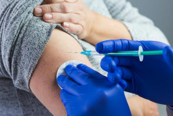 Фотография к новости: 100 мыңнан астам адам Hayat-Vax вакцинасын салдырған