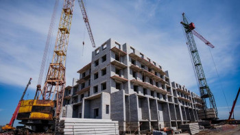 Фотография к новости: Алматыдағы құрылыс алаңдарында 1 мыңнан астам ереже бұзу дерегі анықталды