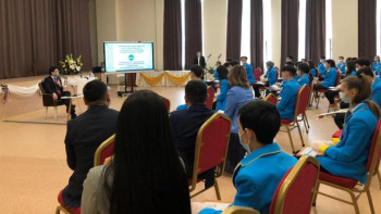 Фотография к новости: Асхат Аймағамбетов оқушыларға хоббиі туралы айтып берді