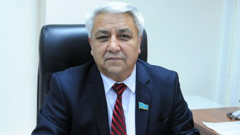 Фотография к новости: Жүздеген халық жан айқайын білдіріп митингіге шықты. Депутат заңсыздықтарды әшкереледі