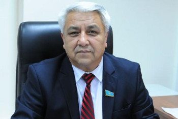 Фотография к новости: Жүздеген халық жан айқайын білдіріп митингіге шықты. Депутат заңсыздықтарды әшкереледі