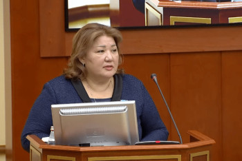 Фотография к новости: «Ғашықтан жұмыс істеу». Депутат қашықтан деген сөзді айта алмады