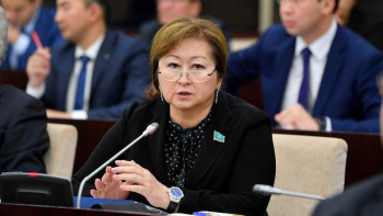 Фотография к новости: Ұлттық бюджеттің 48%-ы әлеуметтік салаға бөлінеді. Депутат отбасы саясаты туралы айтты