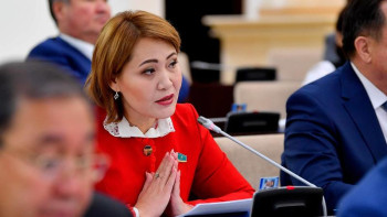 Фотография к новости: Депутат Цойдан шетелден қымбат вакцина тасуының себебін сұрады