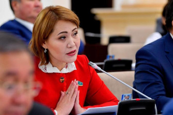 Фотография к новости: Депутат Цойдан шетелден қымбат вакцина тасуының себебін сұрады