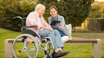 Фотография к новости: I топтағы мүгедектігі бар адамдарға күтім көрсетушілерге жаңа жәрдемақы беріледі