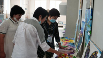 Фотография к новости: Елордада «Дарынды шәкірт, білікті ұстаздан» көрмесі өтті