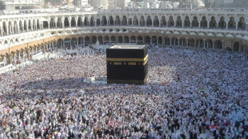 Фотография к новости: «Спутник V», «QazVac». Бекшин қажылыққа қатысты сауалға жауап берді