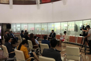 Фотография к новости: Аида Балаева жас тарихшылармен кездесті