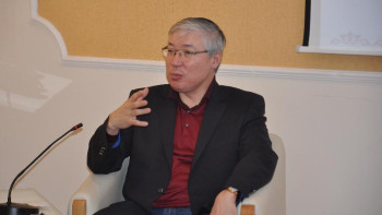 Фотография к новости: Берік Әбдіғалиұлы: Біз санасына сіңген үрейден әлі арылмаған ұлтпыз