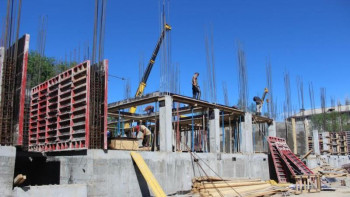 Фотография к новости: Арал ауданында көпбалалы отбасыларға арналып үй салынып жатыр