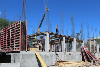 Фотография к новости: Арал ауданында көпбалалы отбасыларға арналып үй салынып жатыр