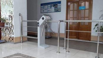 Фотография к новости: Татарстандағы жағдайдан кейін еліміздің мектептерінде қауіпсіздік күшейтілуде