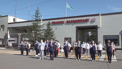 Павлодарлық кәсіпорындар жұмыс күнін Әнұран шырқаумен бастады