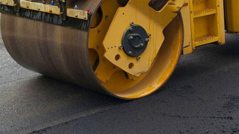 Фотография к новости: Биыл Петропавл қаласында 60 үйдің ауласына асфальт төселеді