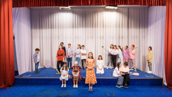 Фотография к новости: Жас актерлер мейірімділік туралы спектакль ұсынды