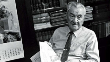 Фотография к новости: Қонаевқа Тұрар Рысқұлов қамқорлық танытқан