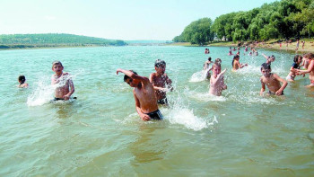 Фотография к новости: Алматы құтқарушылары суға түсуге қауіпті жерлерді атады