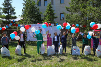 Фотография к новости: «Ұлылар жейдесі»: TIKA елордалық балаларға қыстық киімдер сыйға тартты