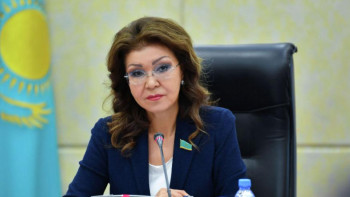 Фотография к новости: Мына сұрақтарға жауап беруіңізді сұраймын. Назарбаева Маминге 3 нақты сауал қойды