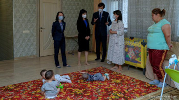 Фотография к новости: «Friends of Korea» мен Корея елшілігі аналар үйіне 2 мың АҚШ долларына көмек көрсетті