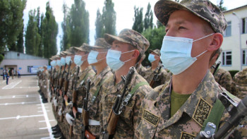 Фотография к новости: Мерзімді қызметін аяқтаған әскери қызметшілер запасқа шығарылды